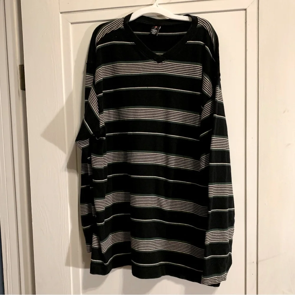 Levis striped men’s v-neck cotton sweater size XL